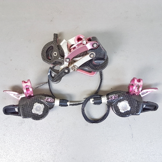 sram_x0_9_speed_shifters_and_rear_dee_pink_1504419401_6168eb06.jpg