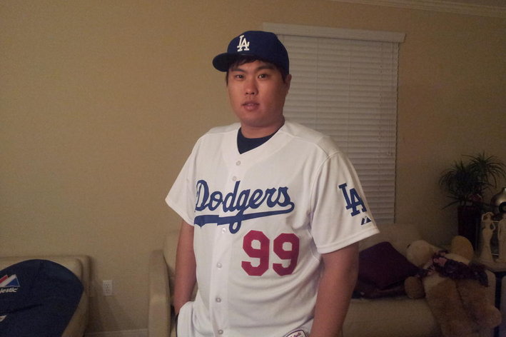hyun-jin-ryu-dodgers-front.0_standard_709.0.jpg
