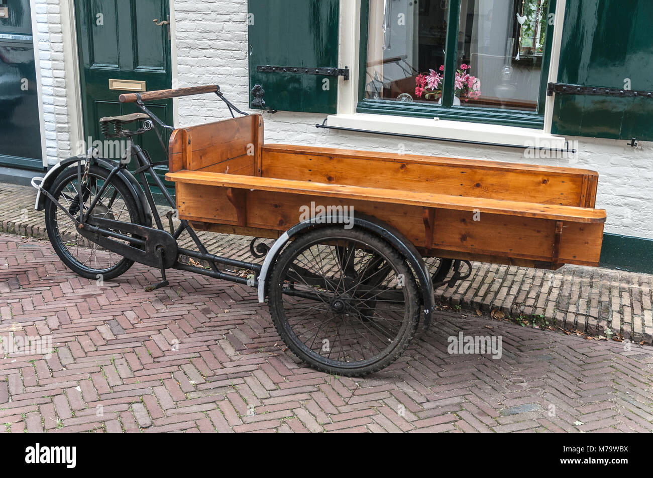 old-dutch-cargo-bike-parked-in-front-of-a-house-M79WBX.jpg