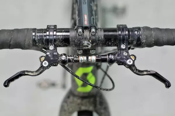 Hope_Hydraulic-Crosstop-brake-levers_3-Peaks-prototype-Oldham_secondary-inline-bar-top-brake-levers_levers-600x400.webp