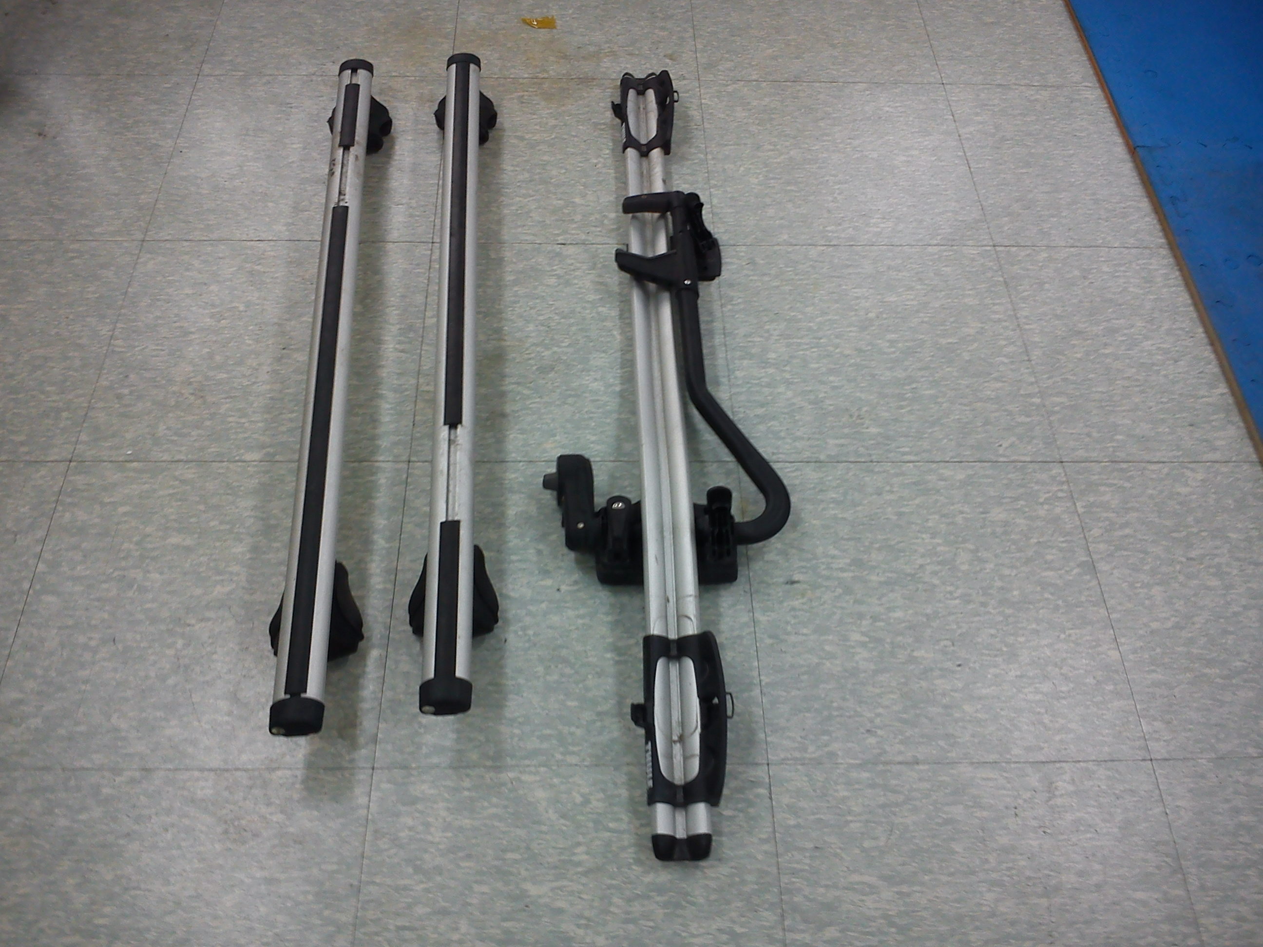 cac108141ddf59fe2accde4b8a43448e.jpg : 툴레 기본바 캐리어